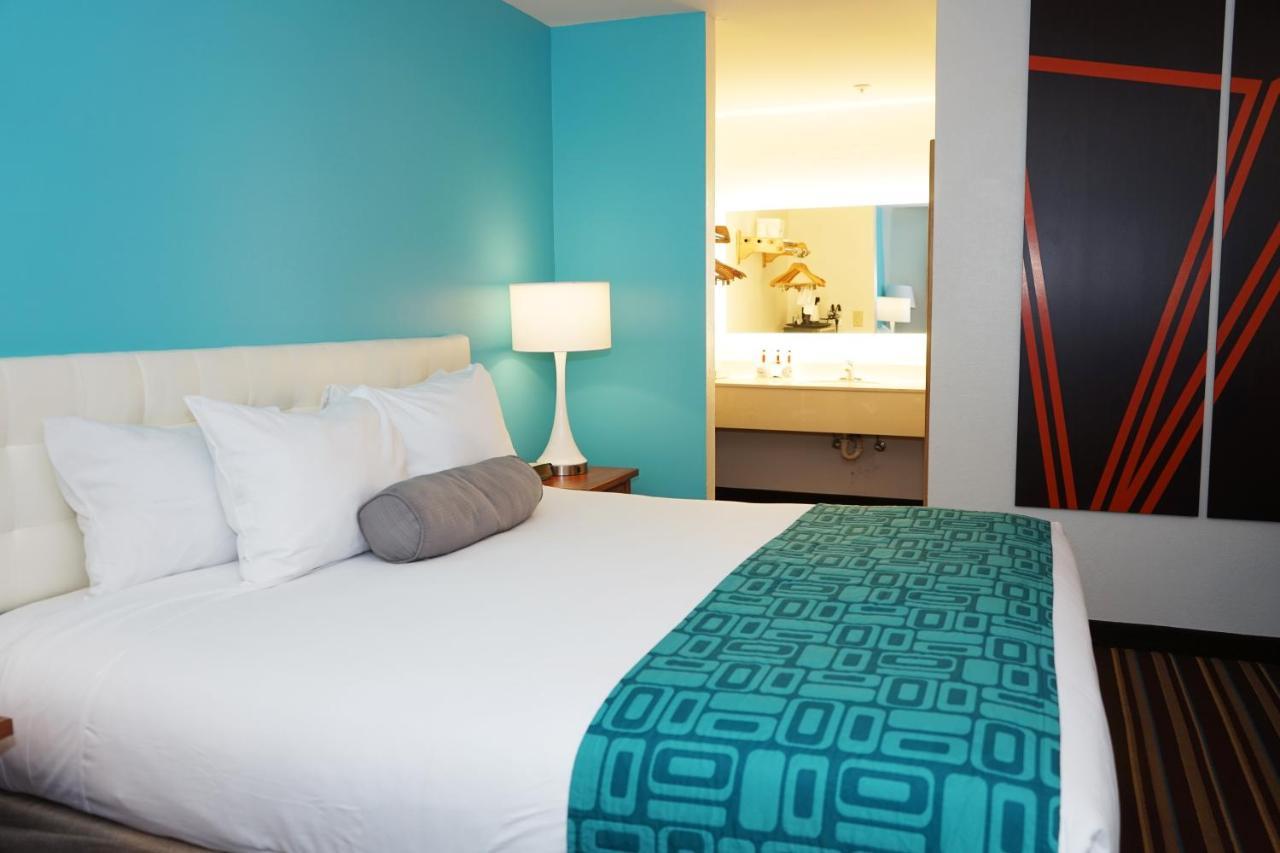 Howard Johnson By Wyndham Salinas Exterior foto